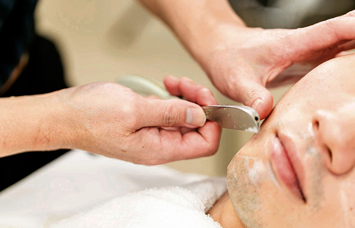 Shaving at Barber Hosoya